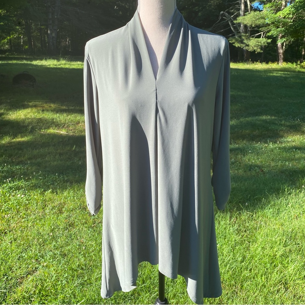CLARA SUN WOO TOP TUNIC SOFT GREEN 3/4 SLEEVE V-NECK SIZE M